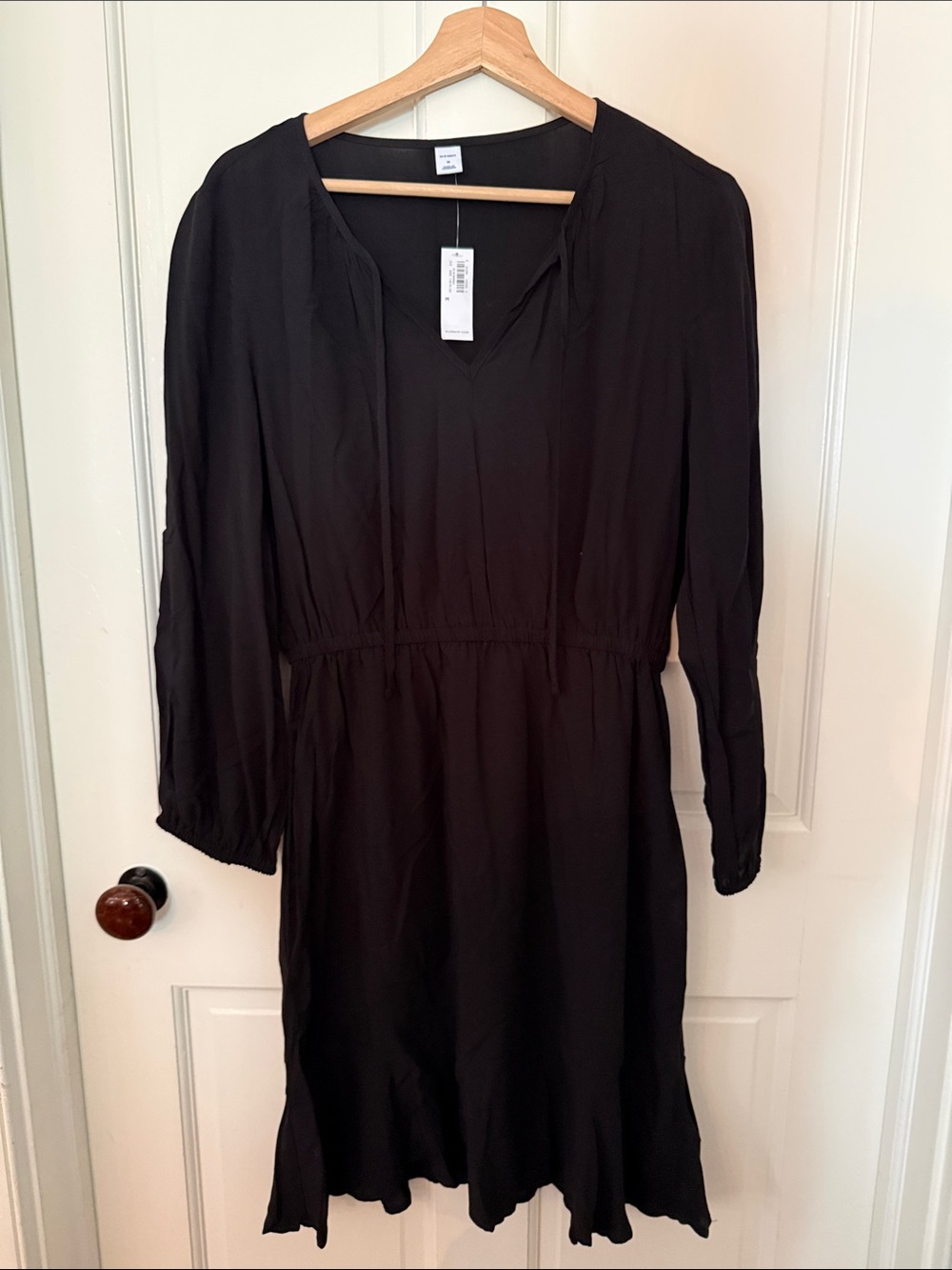 Old Navy Black Long-Sleeve V-Neck Dress